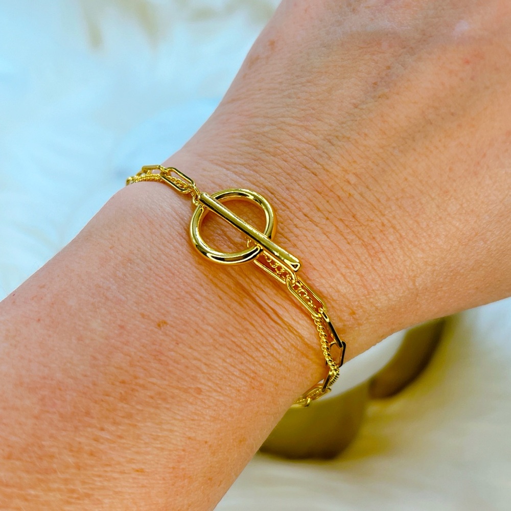 Elegant Gold Chain Bracelet - Picture 4 of 6